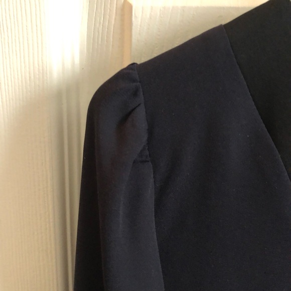 ⭐️3/$20 EXPRESS Navy Blue V-Neck Color Block Top - Picture 7 of 13